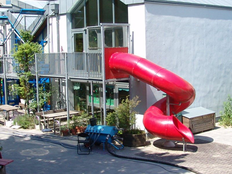 Kindergarten-Frankfurt-Rohrsanierung-verzinkte-Eisenrohre-und-Problem-mit-braunem-Wasser